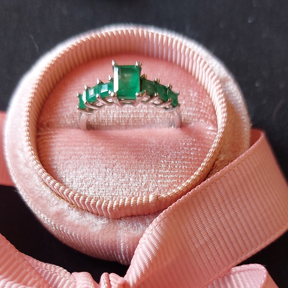 Stering 925 Silver Green Gemstone Ring